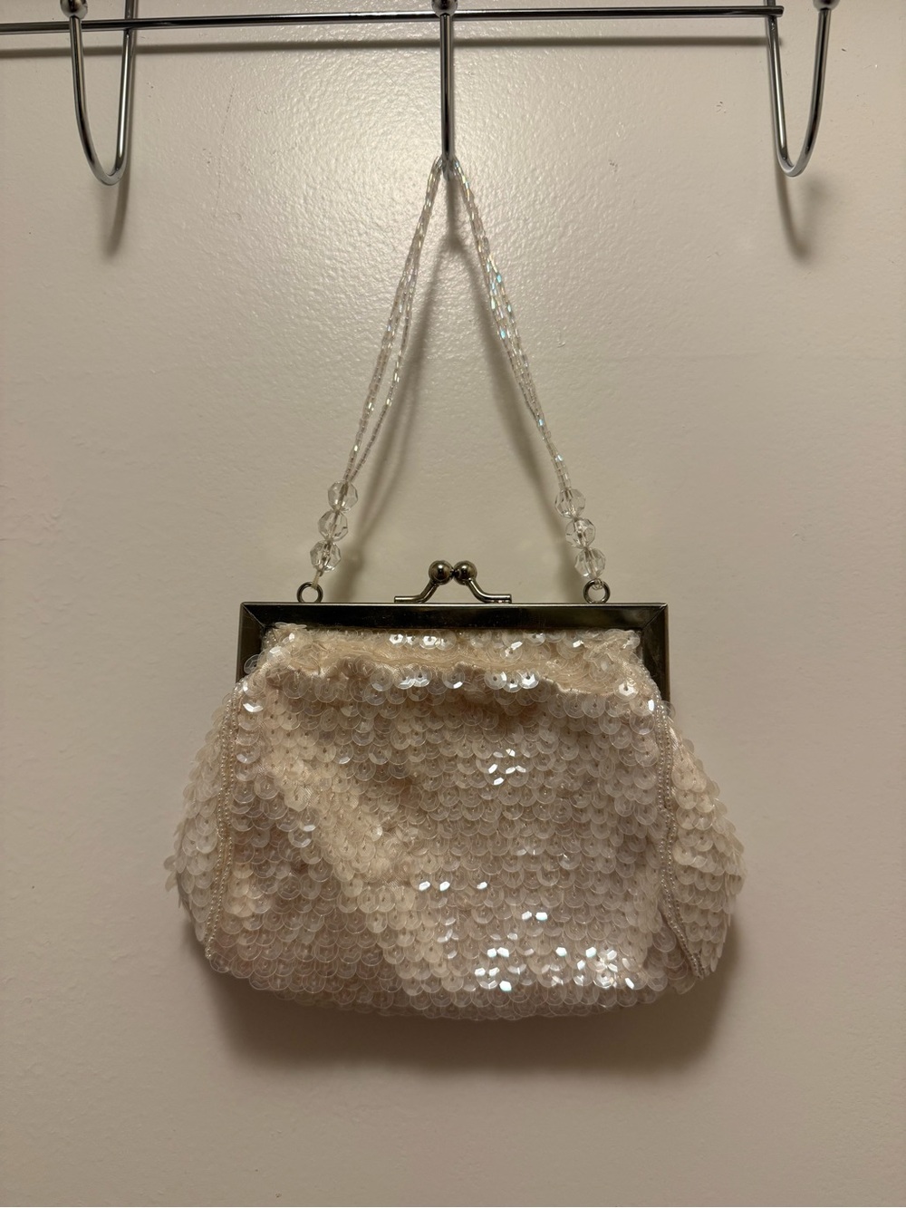 La Regal Ltd. Small Vintage White Beaded Evening Clutch Handbag Purse Gold Chain